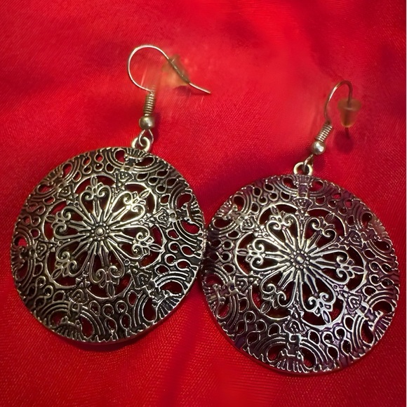 Vintage Silver Color Round Dangle Earrings. Never Worn. - Picture 3 of 3